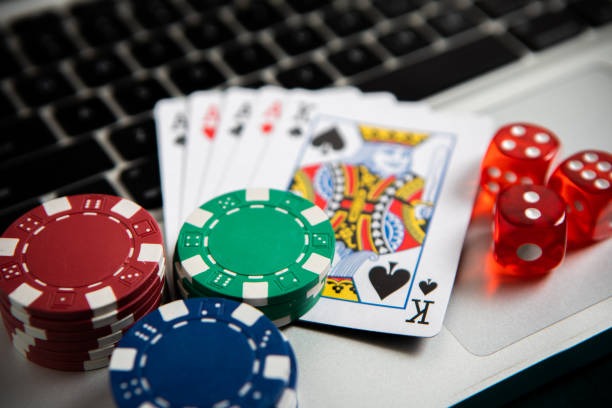 qqtoto mobile app interface showing football markets and live-dealer games